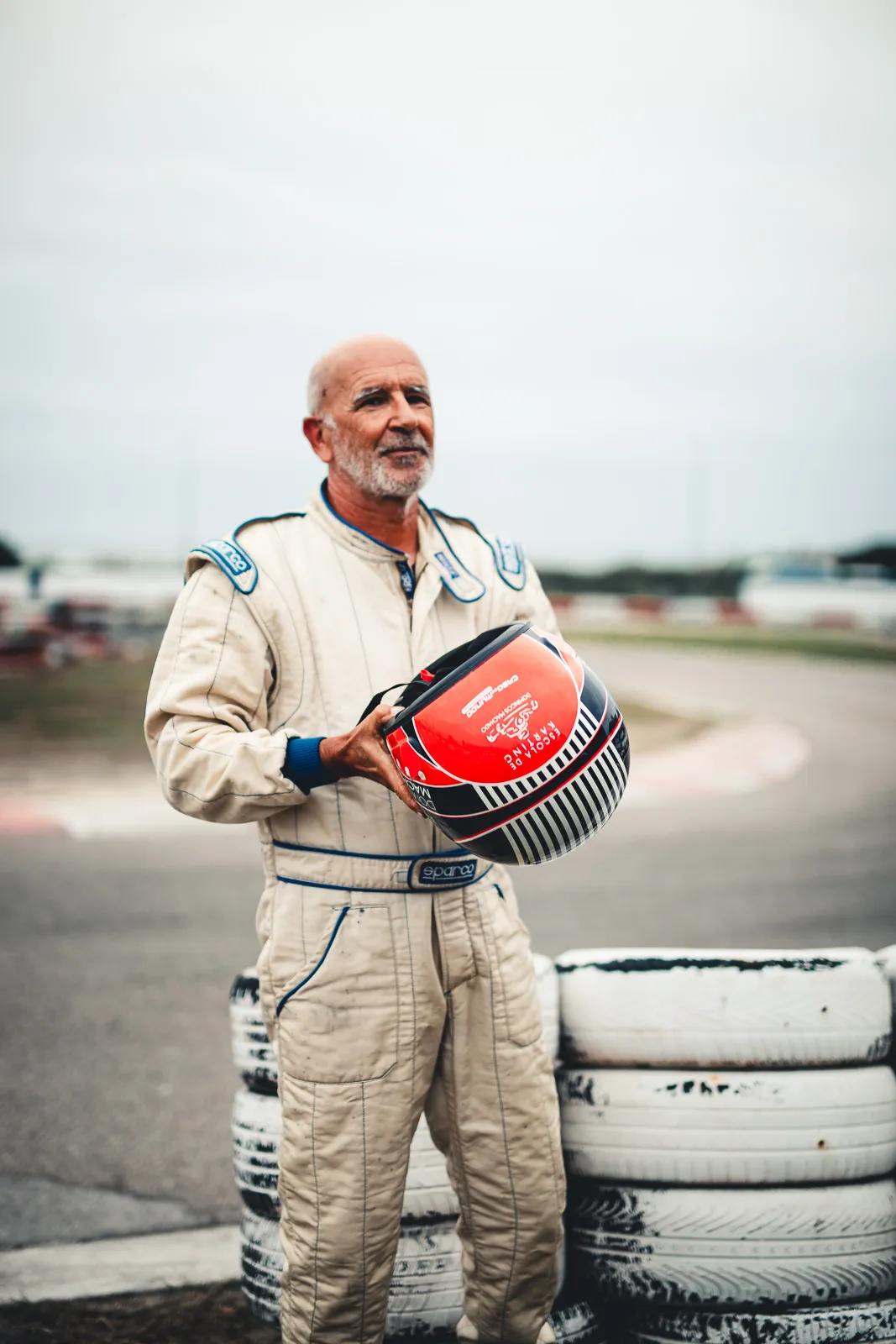 Domingos smiling, helmet under his arm